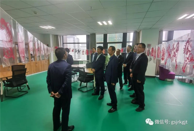 传承经典艺术 弘扬核心价值——OKPAY定西担保举办员工剪纸展览活动
